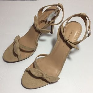 Women’s Tan heel with ankle strap and bow accents